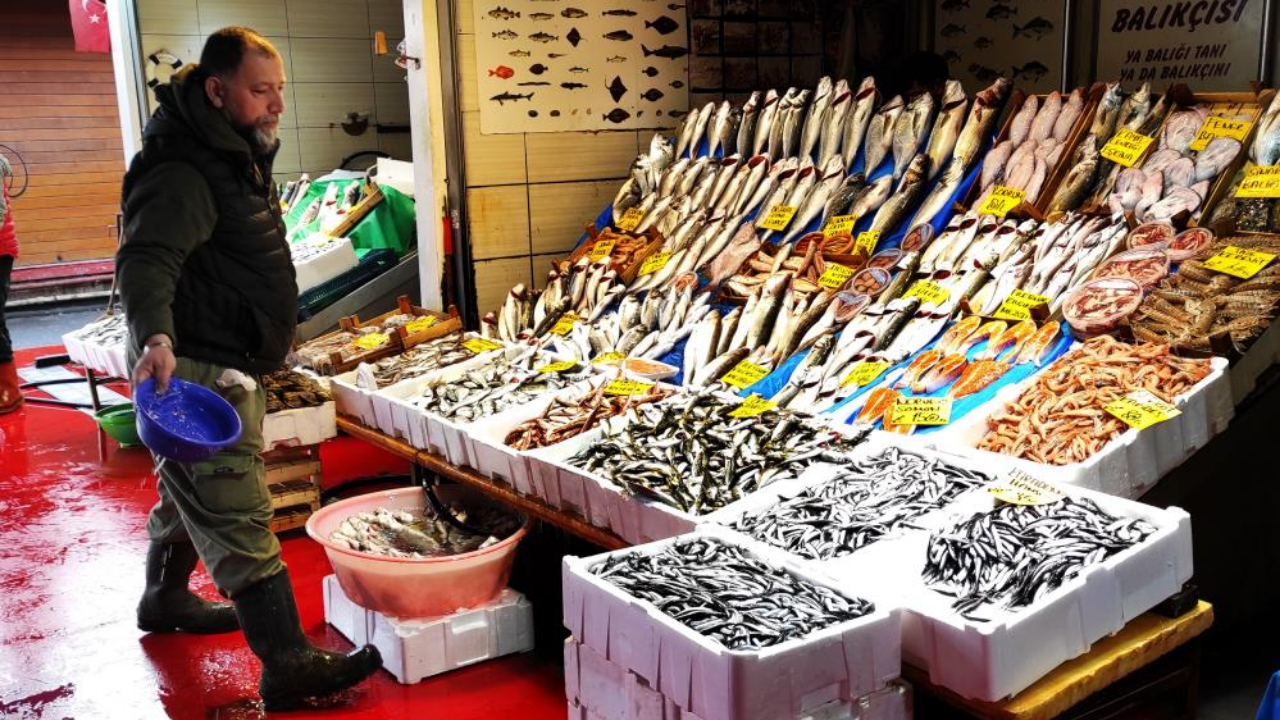 Soğuk hava balık tezgahlarına bereket getirdi: Fiyatlar düştü